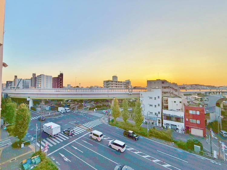 バルコニー 頬をなでる、優しい風を感じることが出来ます。