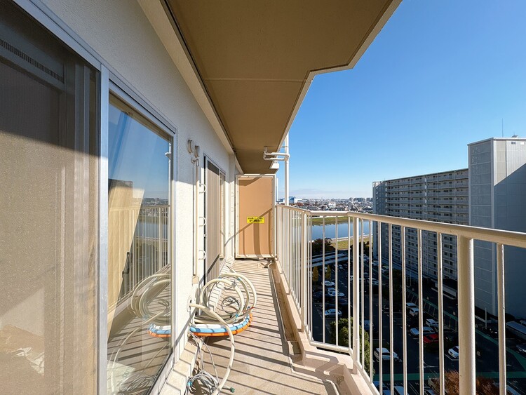 バルコニー 暮らしの中で、光と風を演出してくれるバルコニー。