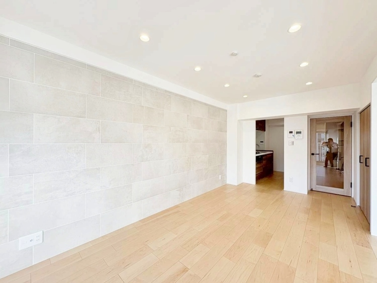 居間 忙しく過ぎゆく日常を置き去るほど、ゆったりした時間が流れるリビング。