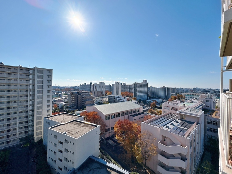 バルコニー 頬をなでる、優しい風を感じることが出来ます。