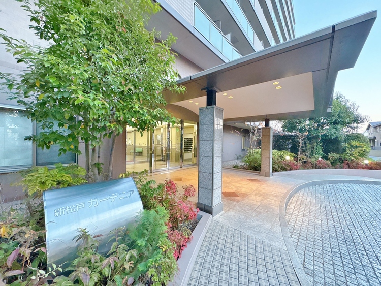 バルコニー 外と内をつなぐエントランスは、まさに顔となる場所。