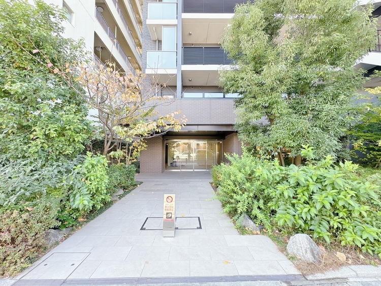 エントランス 外と内をつなぐエントランスは、まさに顔となる場所。