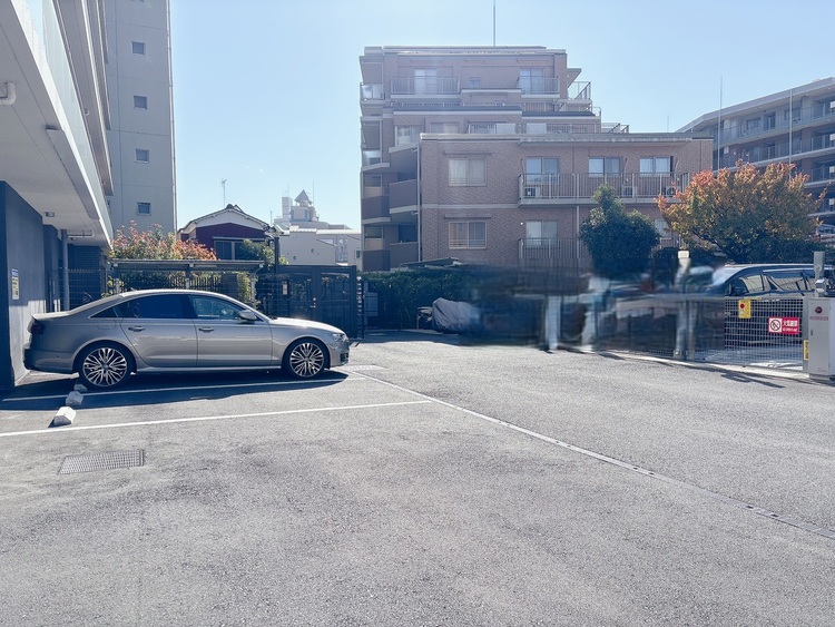 駐車場 本物件の駐車スペースです。車種制限のある場合もございますので、お気軽にお問い合わせくださいませ。