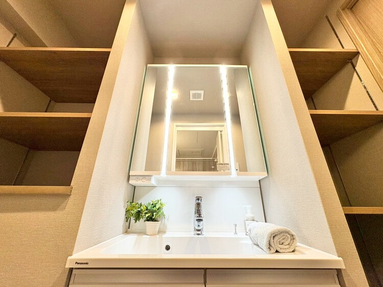 洗面 何かと物が増える場所だからこそ、スッキリと見映えの良い空間に。