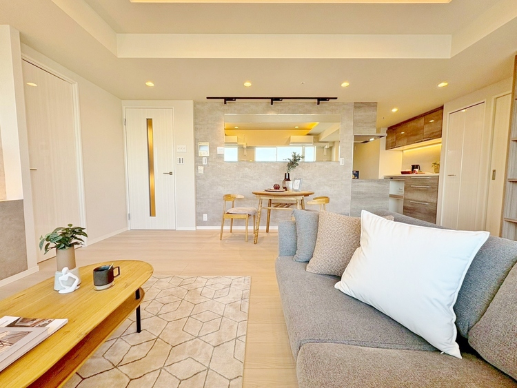 居間 豊かな居住性と、安心感を満たすクオリティが見事に調和した住空間。