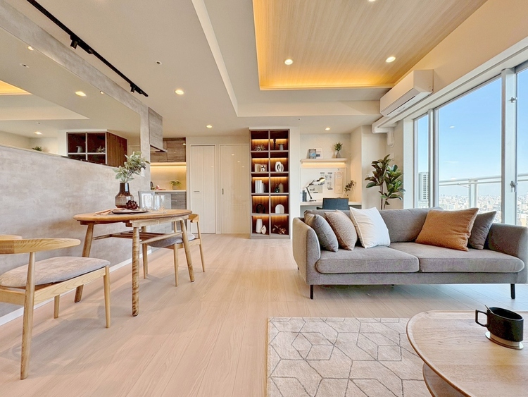 居間 飾り過ぎないシンプルな内装と偏り過ぎないデザインで統一しました。