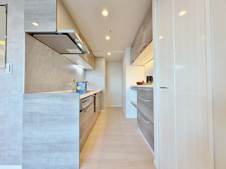 キッチン スマートな意匠と充実の機能を備えたキッチンが、暮らしにおいしい彩りを添えます。