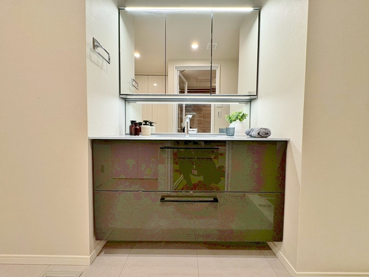 洗面 何かと物が増える場所だからこそ、スッキリと見映えの良い空間に。