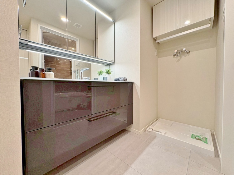 洗面 清潔感と心地よさを重視した、上質感漂うパウダールーム。