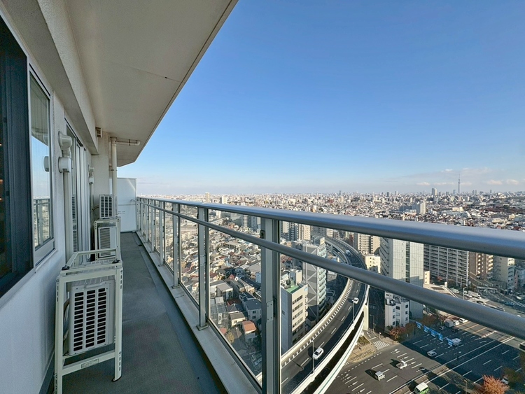 バルコニー 暮らしの中で、光と風を演出してくれるバルコニー。