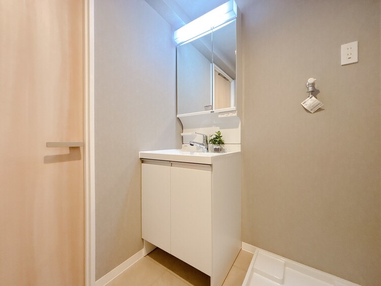 洗面 何かと物が増える場所だからこそ、スッキリと見映えの良い空間に。