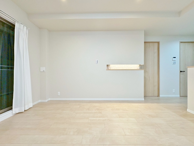 居間 飾り過ぎないシンプルな内装と偏り過ぎないデザインで統一しました。