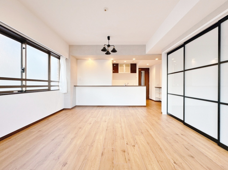 居間 快適に過ごす毎日を求めて、暮らしの中でご自身の「マイホーム」に創り上げてください。