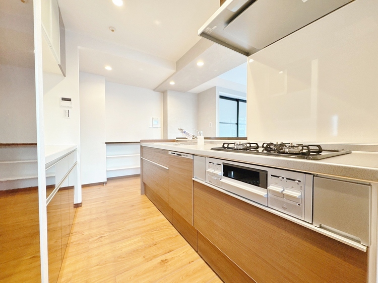 キッチン 洗練されたスタイリッシュなデザイン性と使いやすさを備えた仕様。