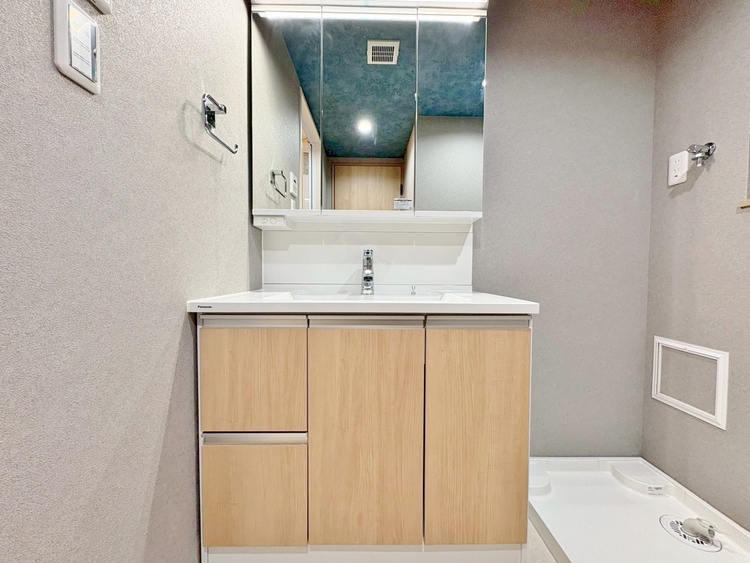 洗面 何かと物が増える場所だからこそ、スッキリと見映えの良い空間に。