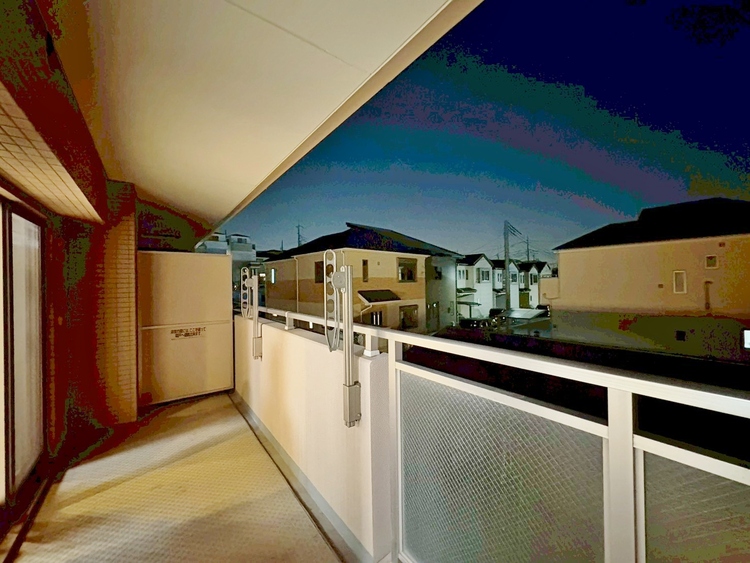 バルコニー 暮らしの中で、光と風を演出してくれるバルコニー。