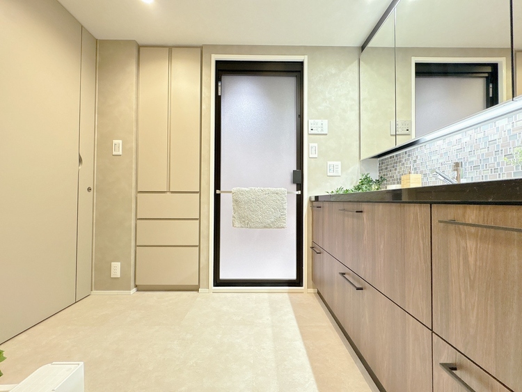 洗面 清潔感と心地よさを重視した、上質感漂うパウダールーム。