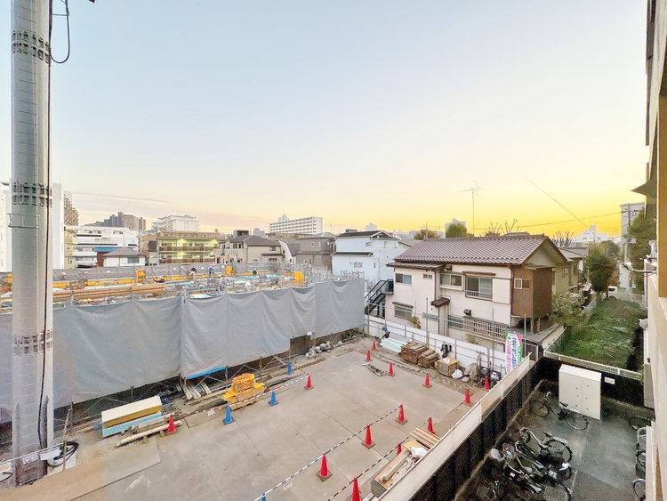 バルコニー 頬をなでる、優しい風を感じることが出来ます。