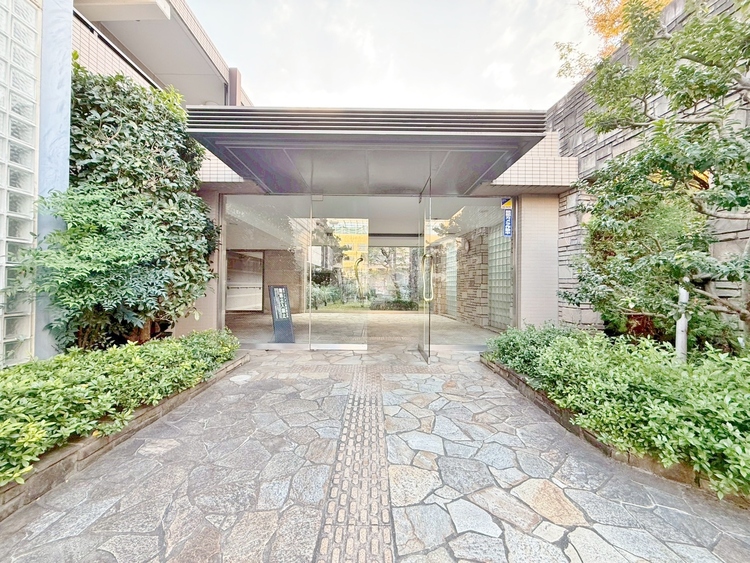 エントランス 外と内をつなぐエントランスは、まさに顔となる場所。