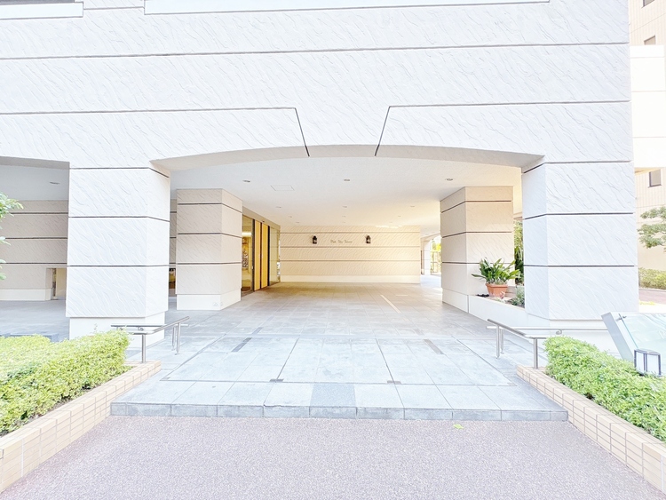 エントランス 外と内をつなぐエントランスは、まさに顔となる場所。