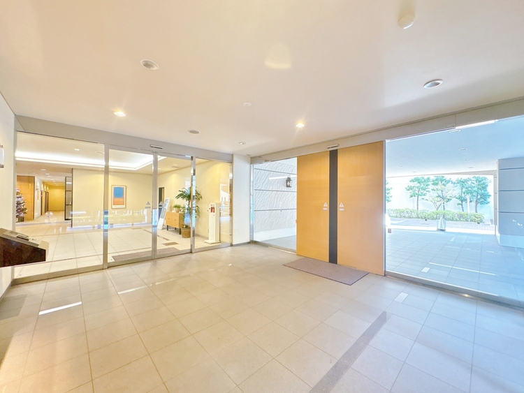 エントランス エントランス内部は、管理が行き届き清潔な共有スペースとなっています。