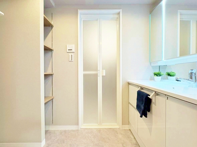 洗面 清潔感と心地よさを重視した、上質感漂うパウダールーム。