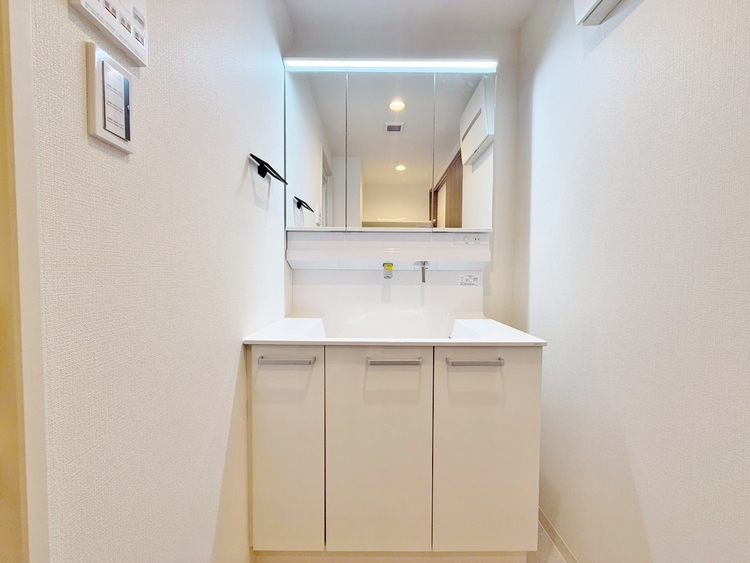 洗面 何かと物が増える場所だからこそ、スッキリと見映えの良い空間に。