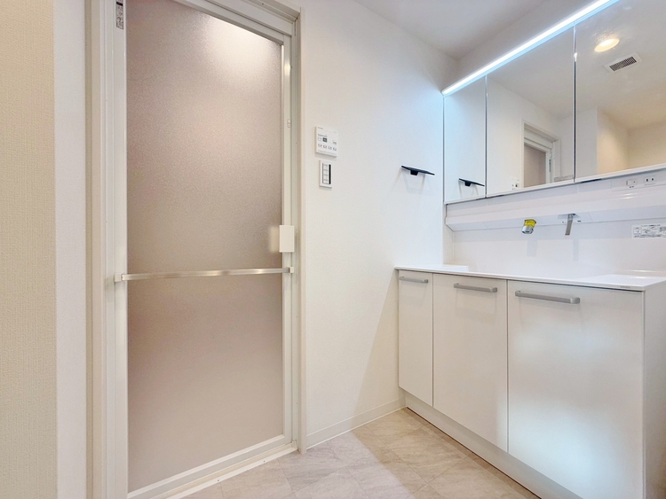 洗面 清潔感と心地よさを重視した、上質感漂うパウダールーム。