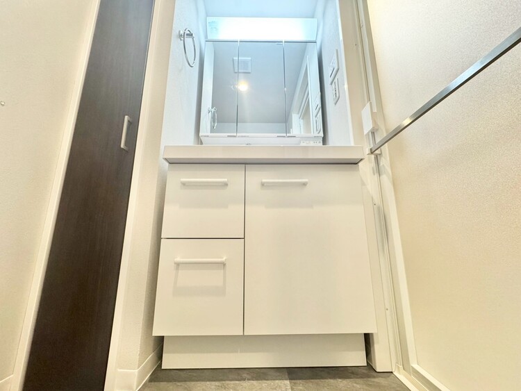 洗面 何かと物が増える場所だからこそ、スッキリと見映えの良い空間に。