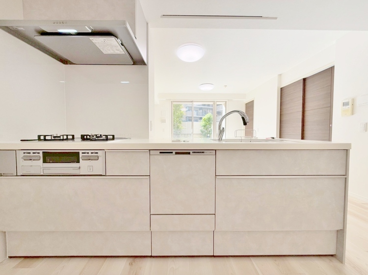 キッチン 洗練されたスタイリッシュなデザイン性と使いやすさを備えた仕様。