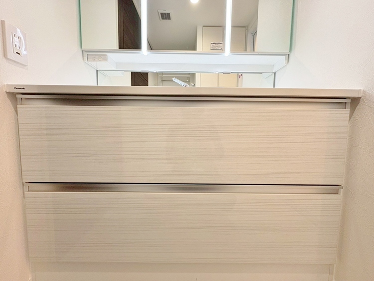 洗面 何かと物が増える場所だからこそ、スッキリと見映えの良い空間に。