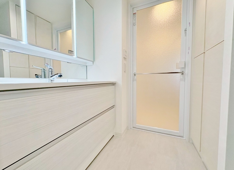 洗面 清潔感と心地よさを重視した、上質感漂うパウダールーム。