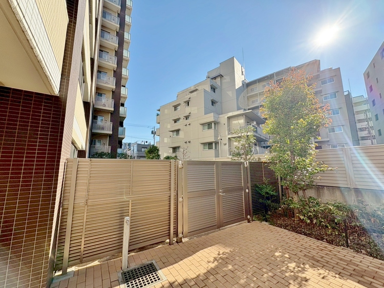 バルコニー 暮らしの中で、光と風を演出してくれるバルコニー。