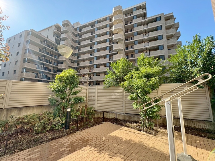 バルコニー 窓を開けると広がる青空。心をリフレッシュして日々を過ごしていきましょう。