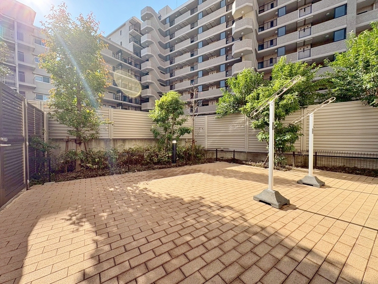 バルコニー 頬をなでる、優しい風を感じることが出来ます。