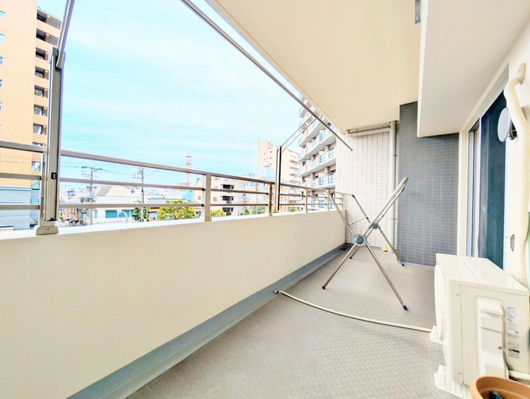 バルコニー 暮らしの中で、光と風を演出してくれるバルコニー。