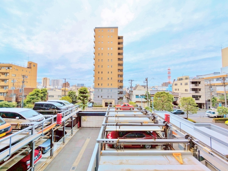 バルコニー 窓を開けると広がる青空。心をリフレッシュして日々を過ごしていきましょう。