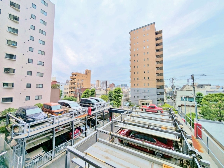 バルコニー 頬をなでる、優しい風を感じることが出来ます。