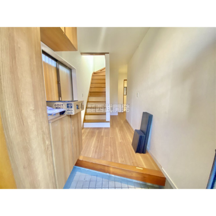 玄関 ゆとりある玄関スペースは第一印象グッド。