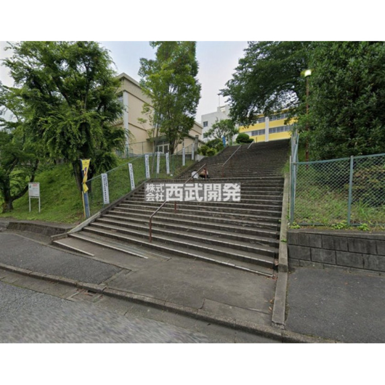 周辺 武蔵台小学校(約550m)