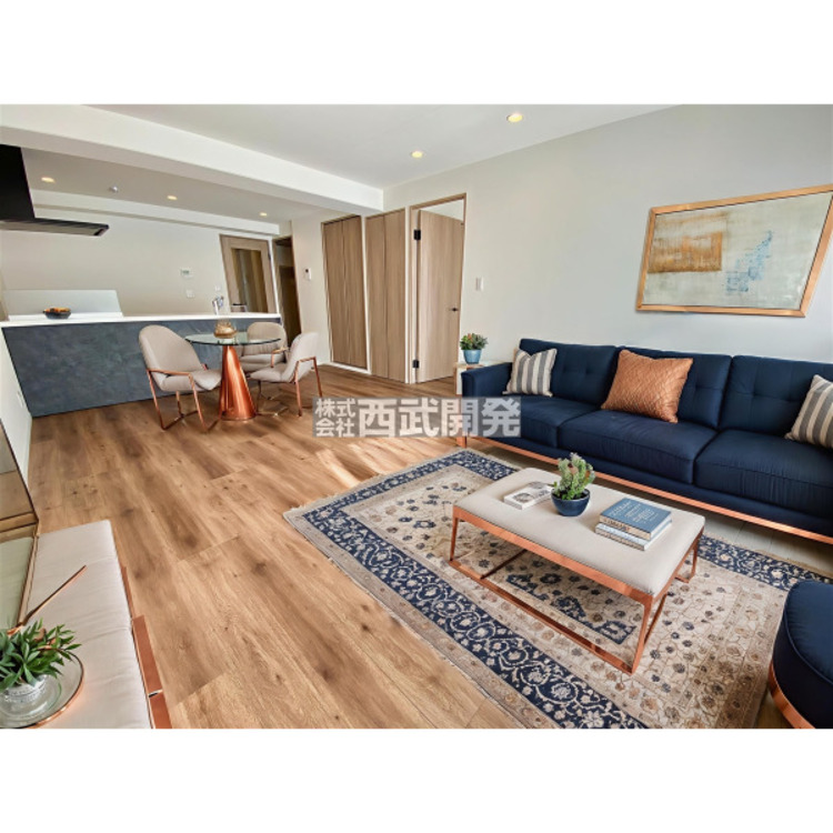 居間 【配置してある家具や小物はCGによるイメージです。】