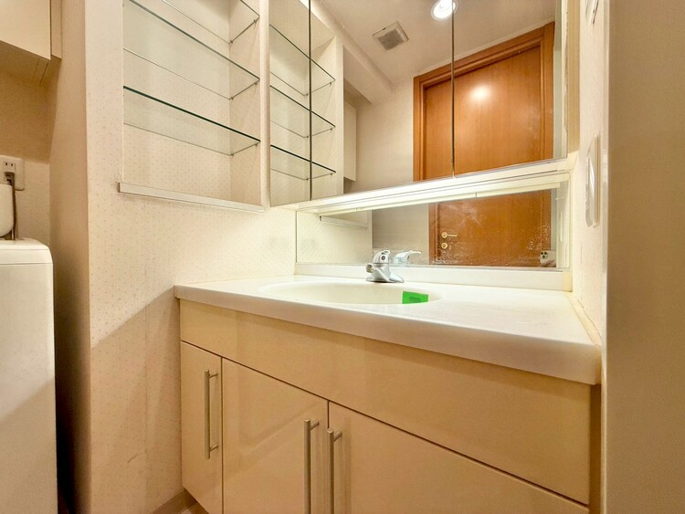 その他 清潔感を感じられる洗面化粧台。