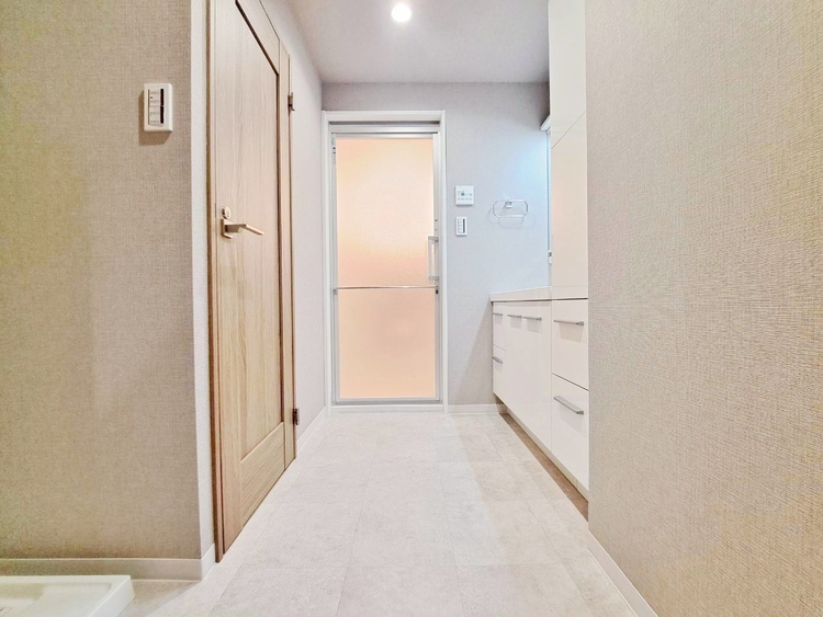 その他 十分な広さの脱衣所。