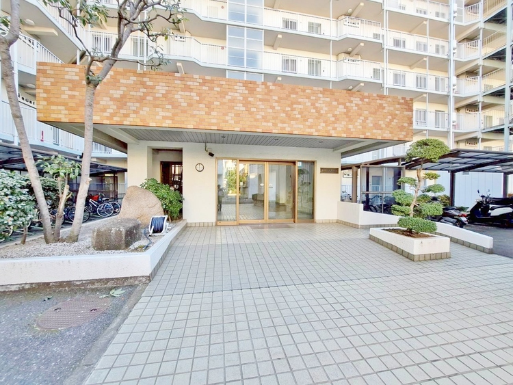 その他 上質感漂う玄関アプローチです。