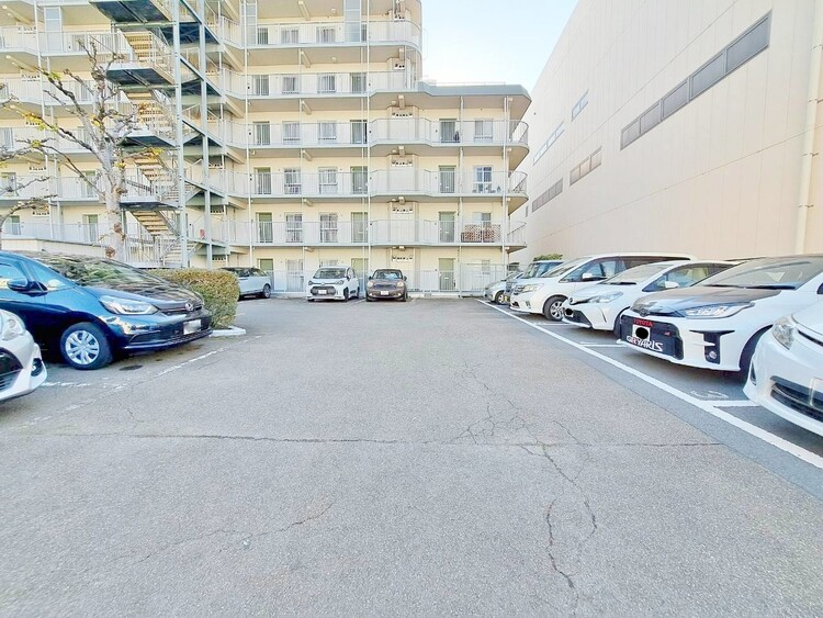 その他 駐車スペースが嬉しいですね。※空き状況は都度ご確認下さい。