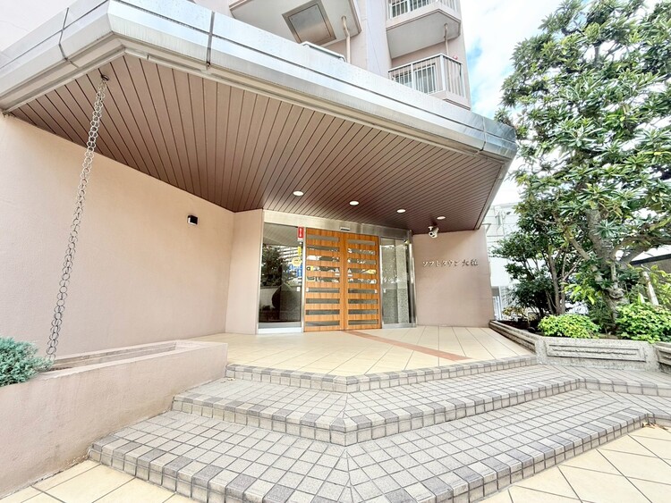 その他 上質感漂う玄関アプローチです。