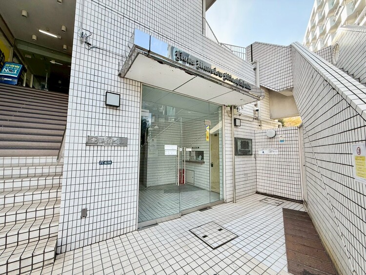 その他 上質感漂う玄関アプローチです。