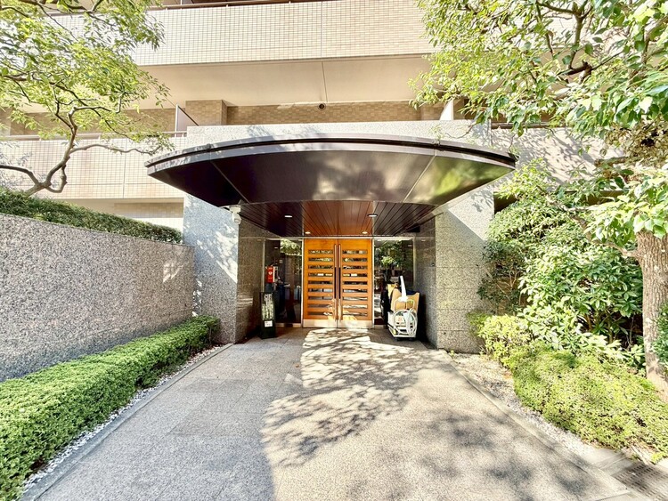 その他 上質感漂う玄関アプローチです。