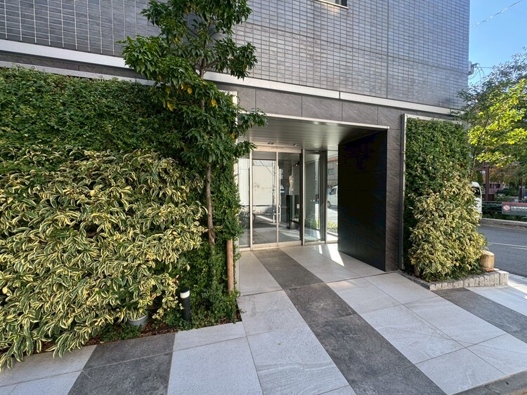 その他 上質感漂う玄関アプローチです。