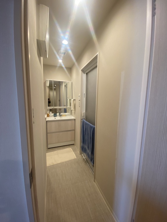 その他 清潔感を感じられる洗面化粧台。